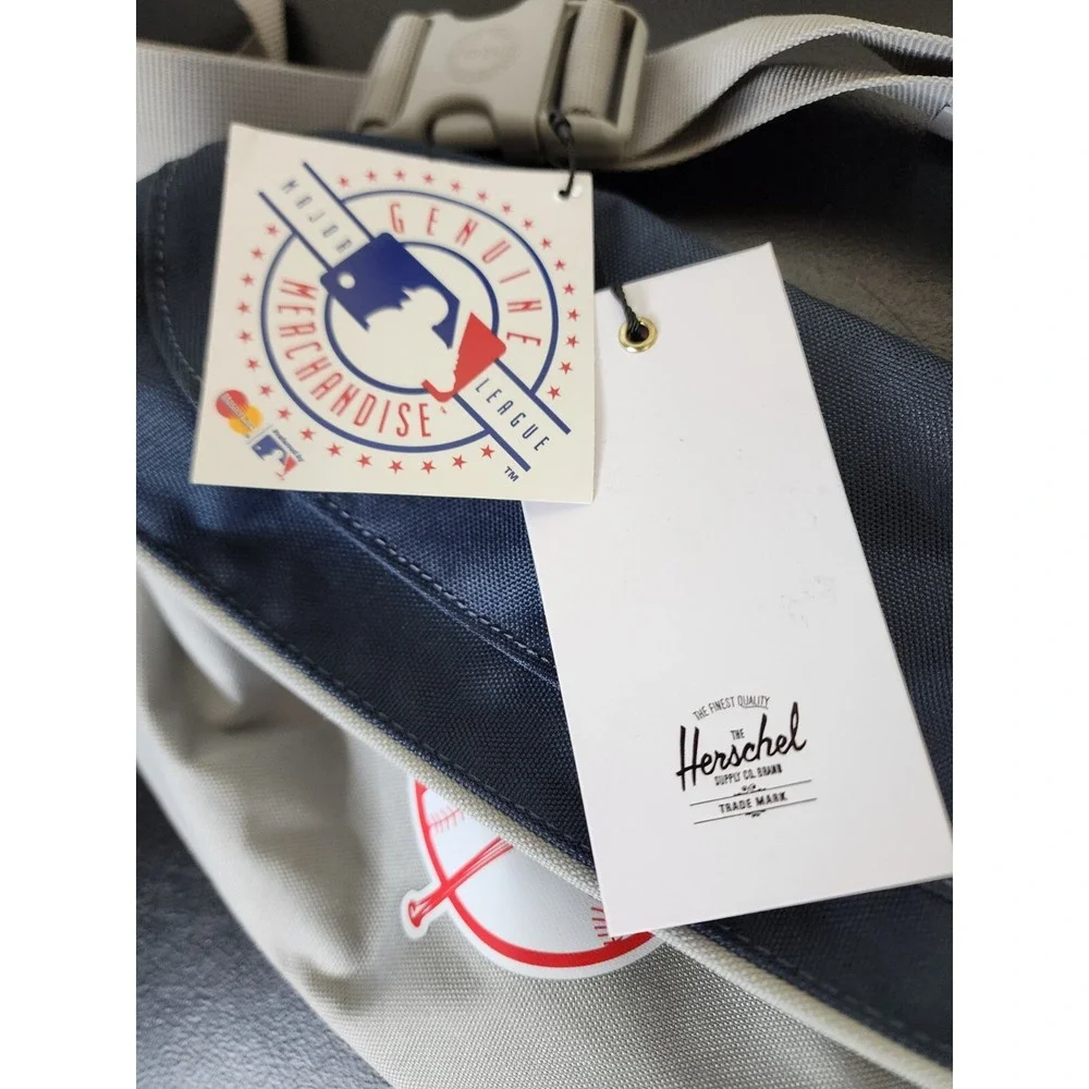 Herschel New York‎ Yankees Herschel Supply Co. Outfield Sixteen Hip Travel Pack